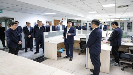 公司向导班子马年首个事情日走访慰问总部机关员工